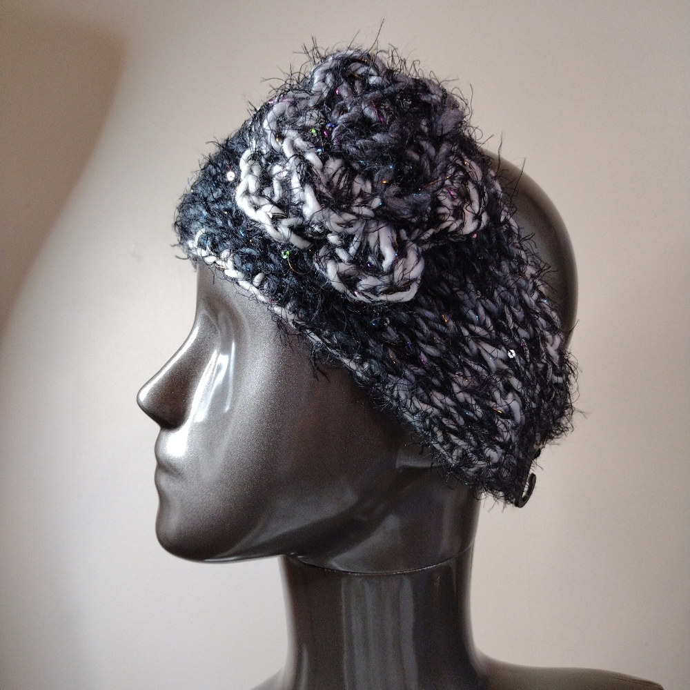 NWOT D&Y Black White Knit Sequin Embellished Flower Buttoned Headband Earwarmer